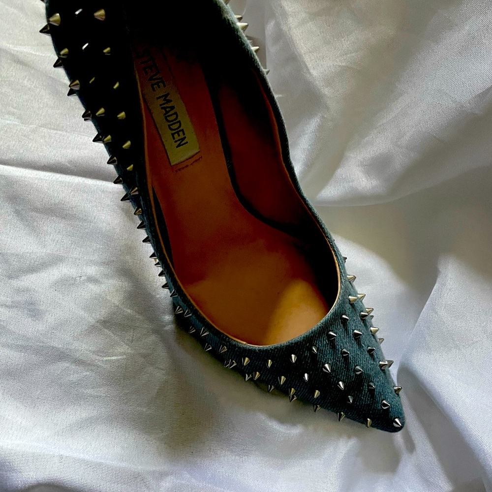Denim spiked pumps